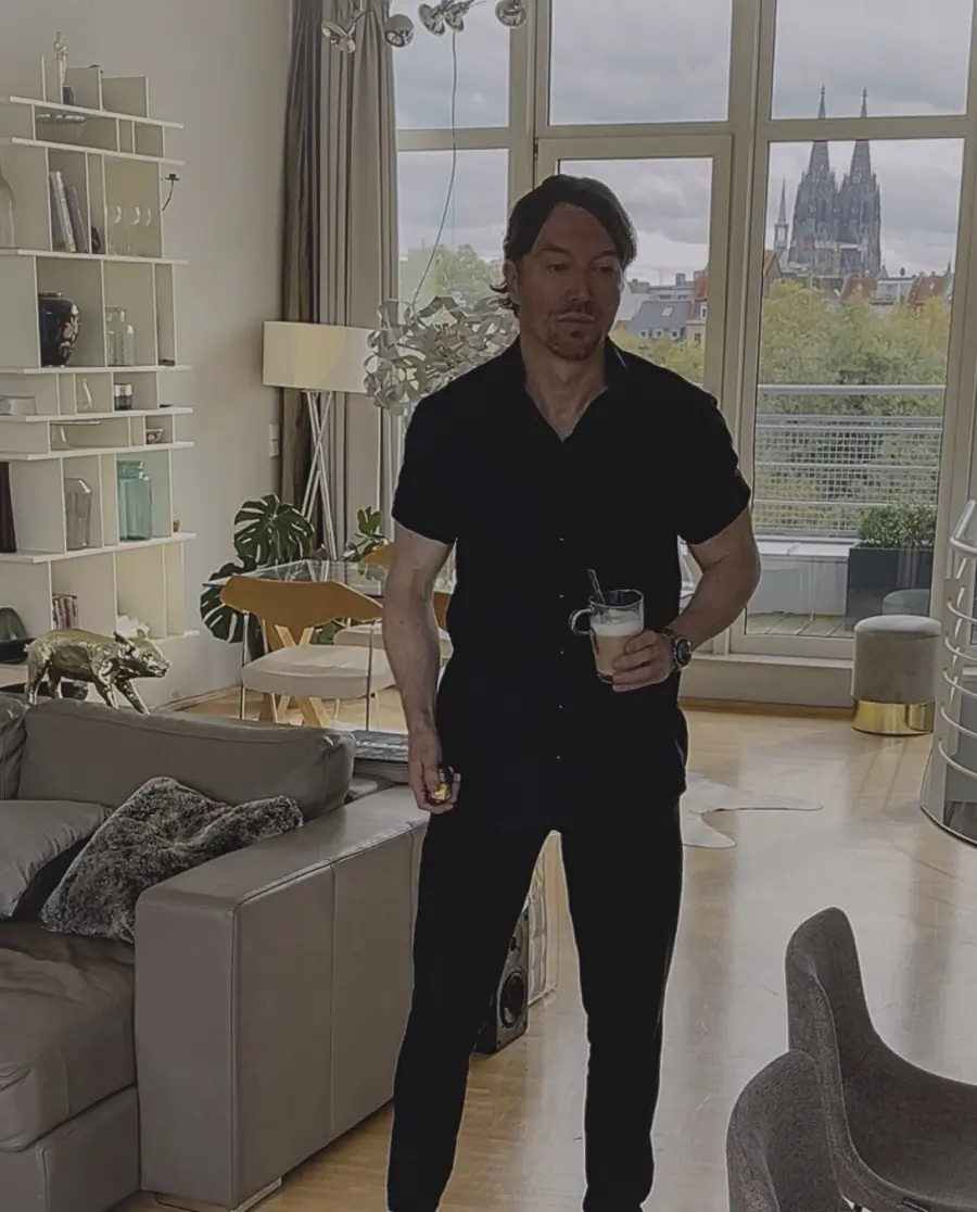 LeaderLogic by Jan Froboese - Köln: Jan Froboese mit Blick auf den Kölner Dom