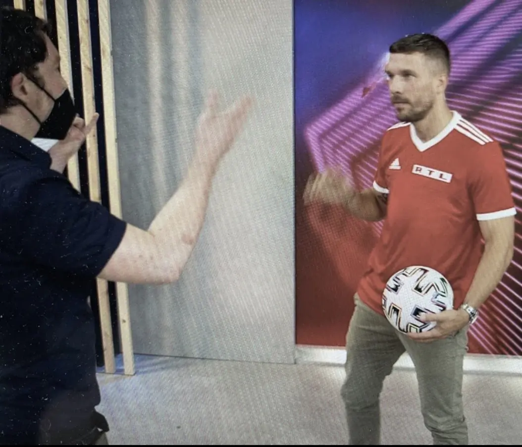 LeaderLogic by Jan Froboese - Köln: Jan Froboese mit Lukas Podolski bei einer RTL-Produktion